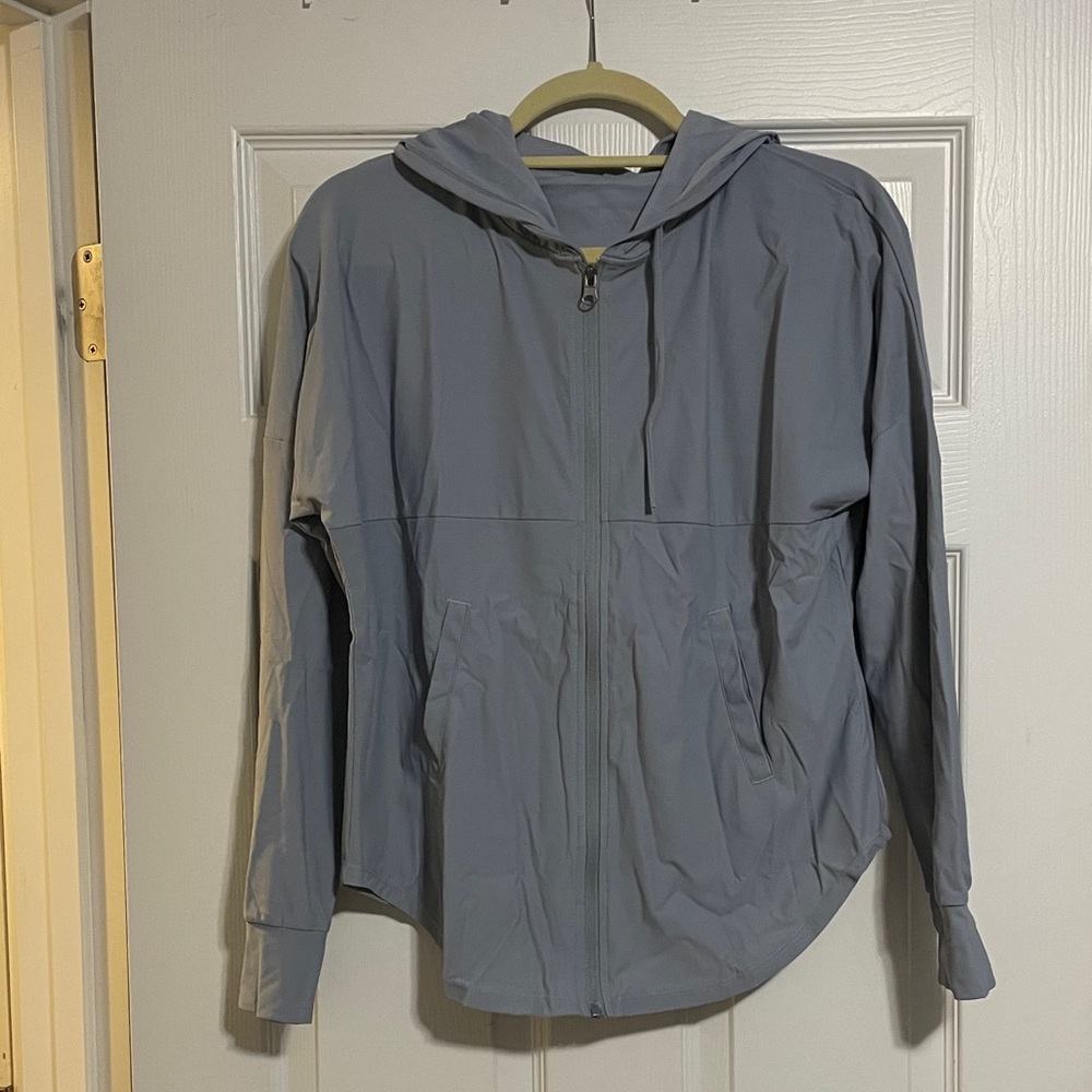 Lightweight Hooded Zip Jacket in Light Gray